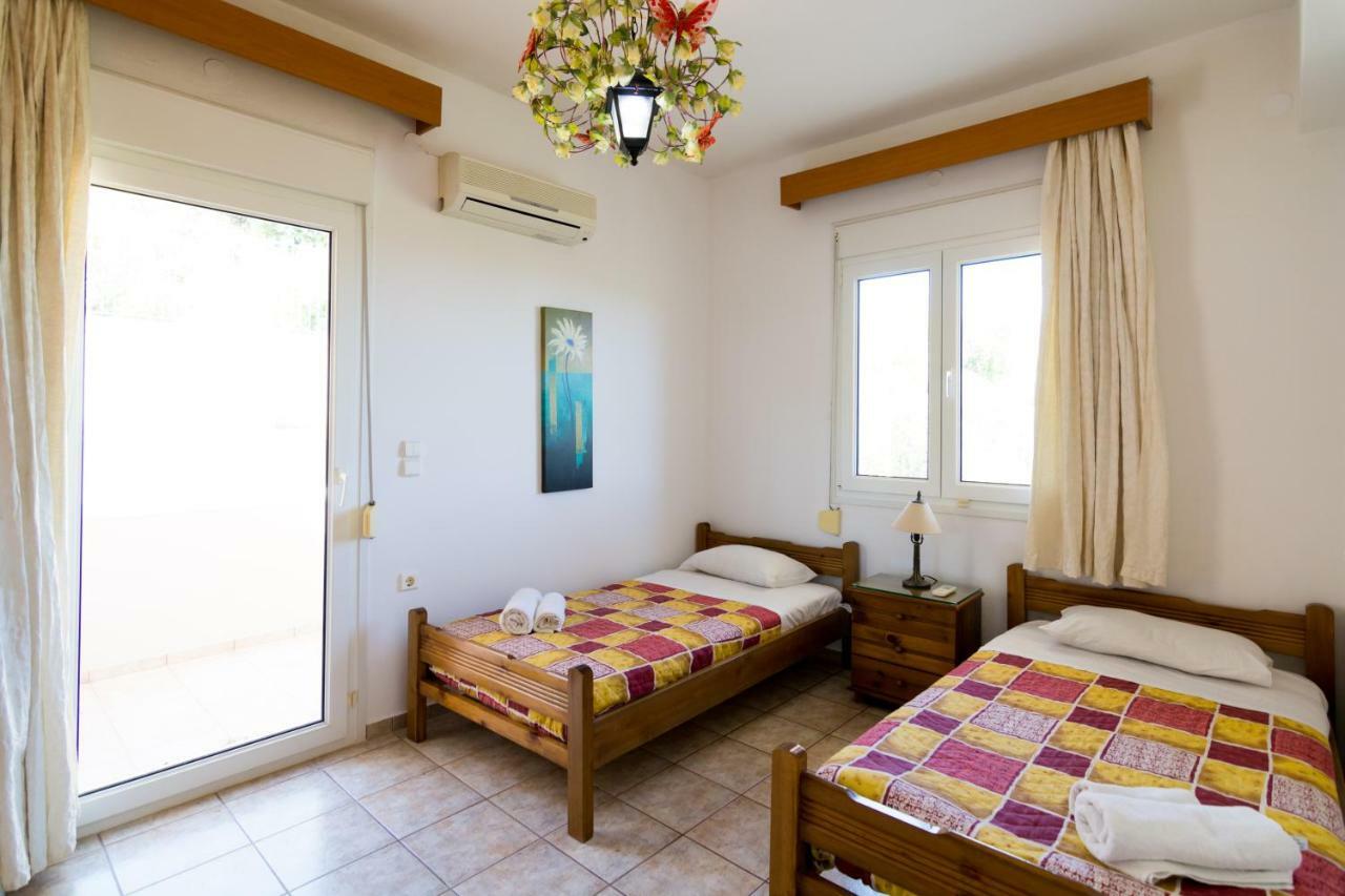 Aris Palace Elia  Luaran gambar