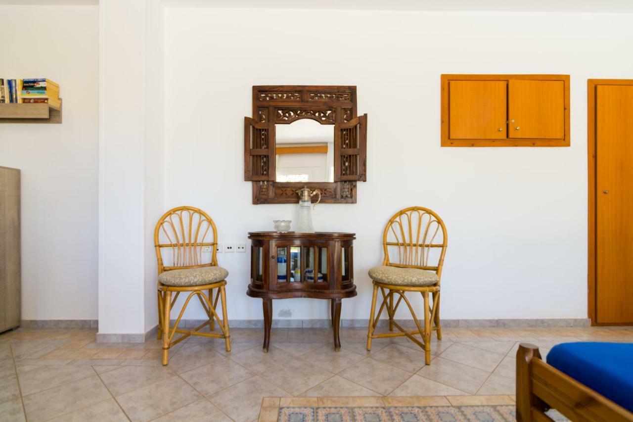 Aris Palace Elia  Luaran gambar
