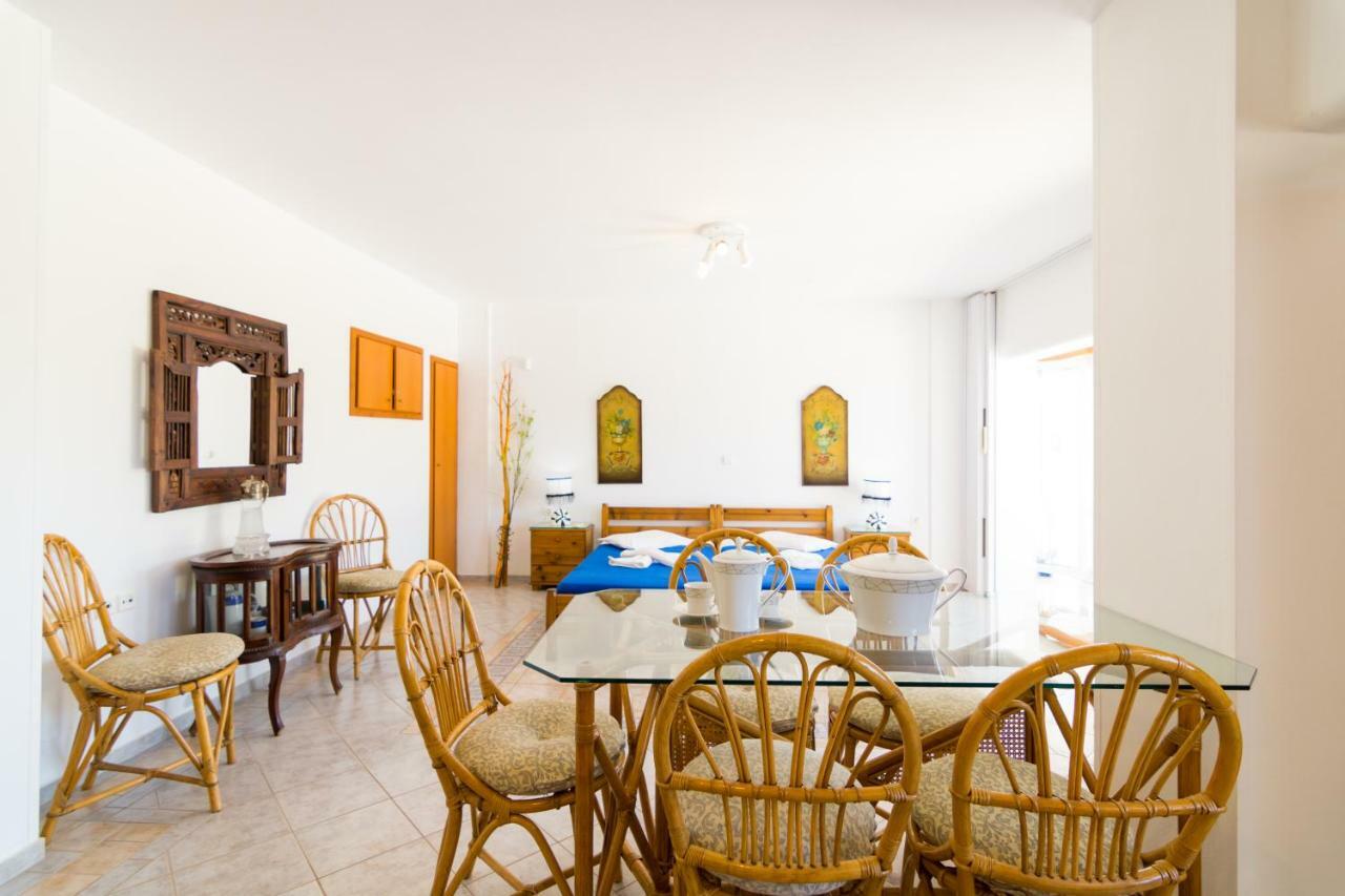 Aris Palace Elia  Luaran gambar