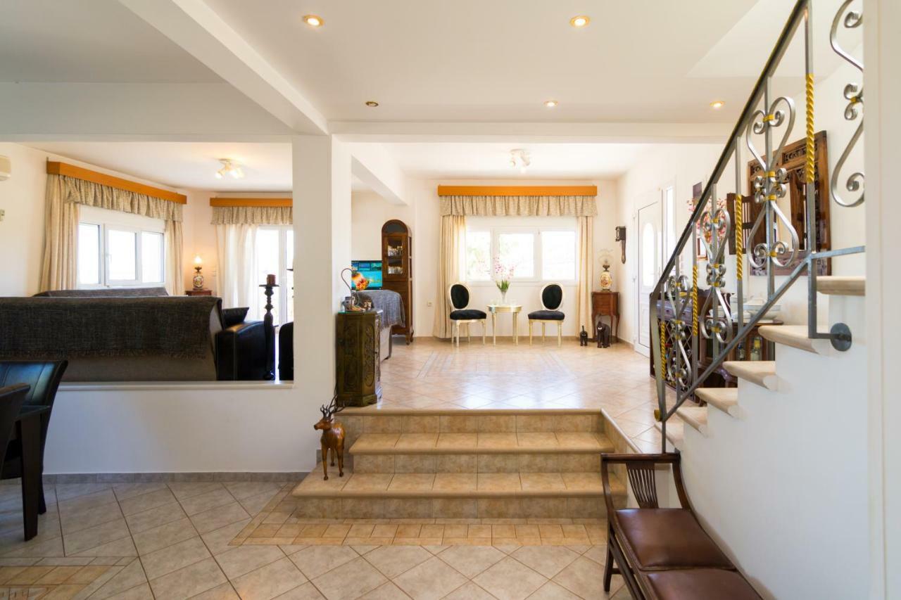Aris Palace Elia  Luaran gambar
